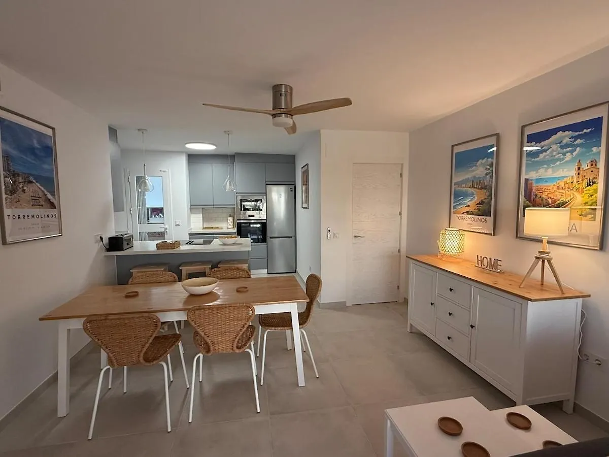 Comfortable Spacious Flat Near Station Torremolinos Apartment