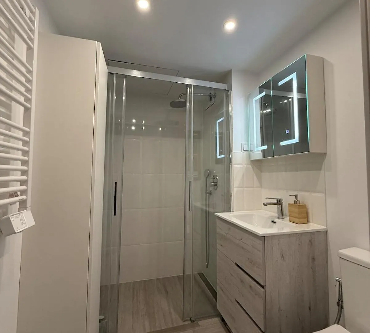 Comfortable Spacious Flat Near Station Torremolinos Apartment