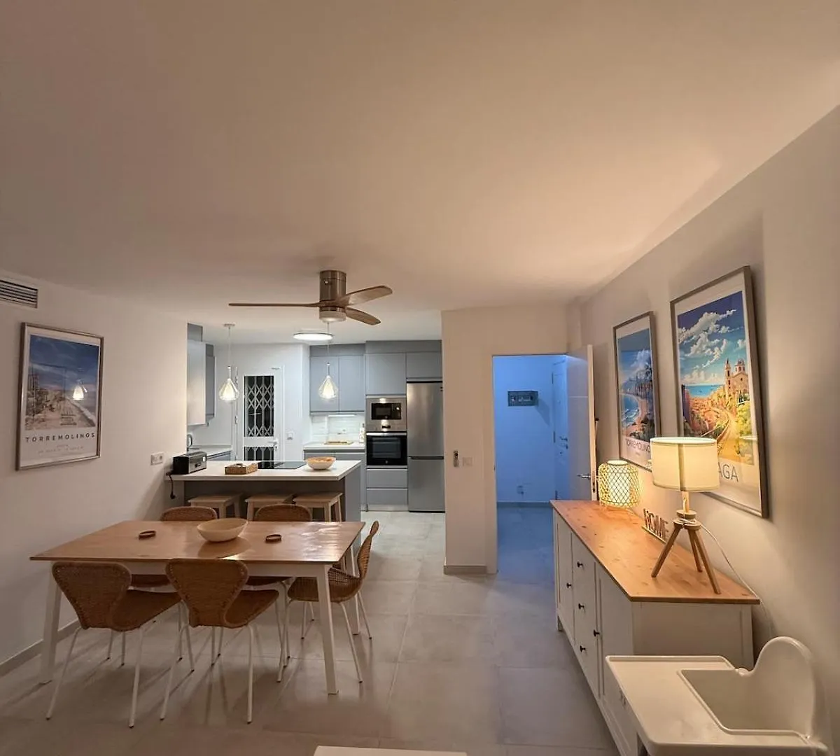 Comfortable Spacious Flat Near Station 토레몰리노스 스페인