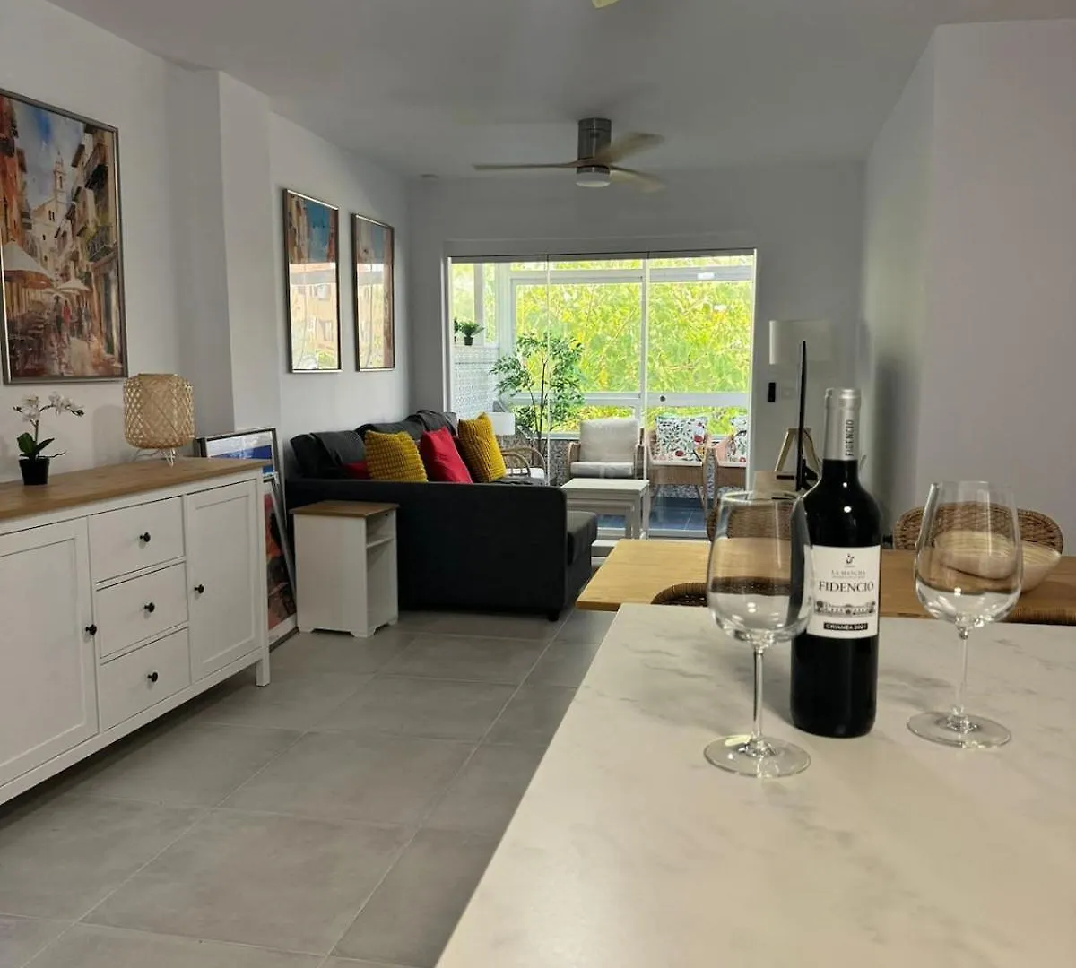 Comfortable Spacious Flat Near Station location