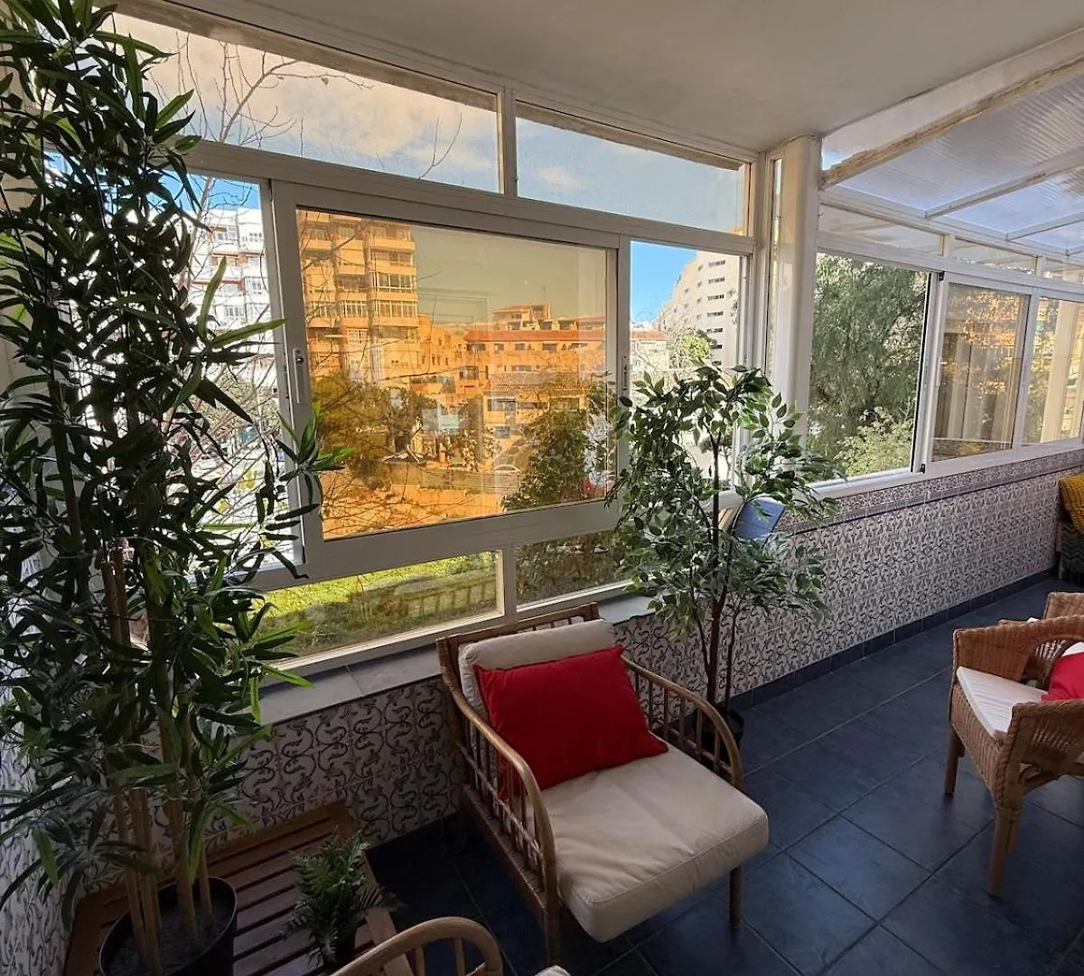 Comfortable Spacious Flat Near Station Torremolinos Apartment